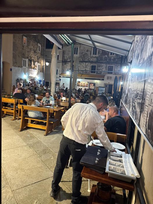 Terasa restoran Ad Astra Senj